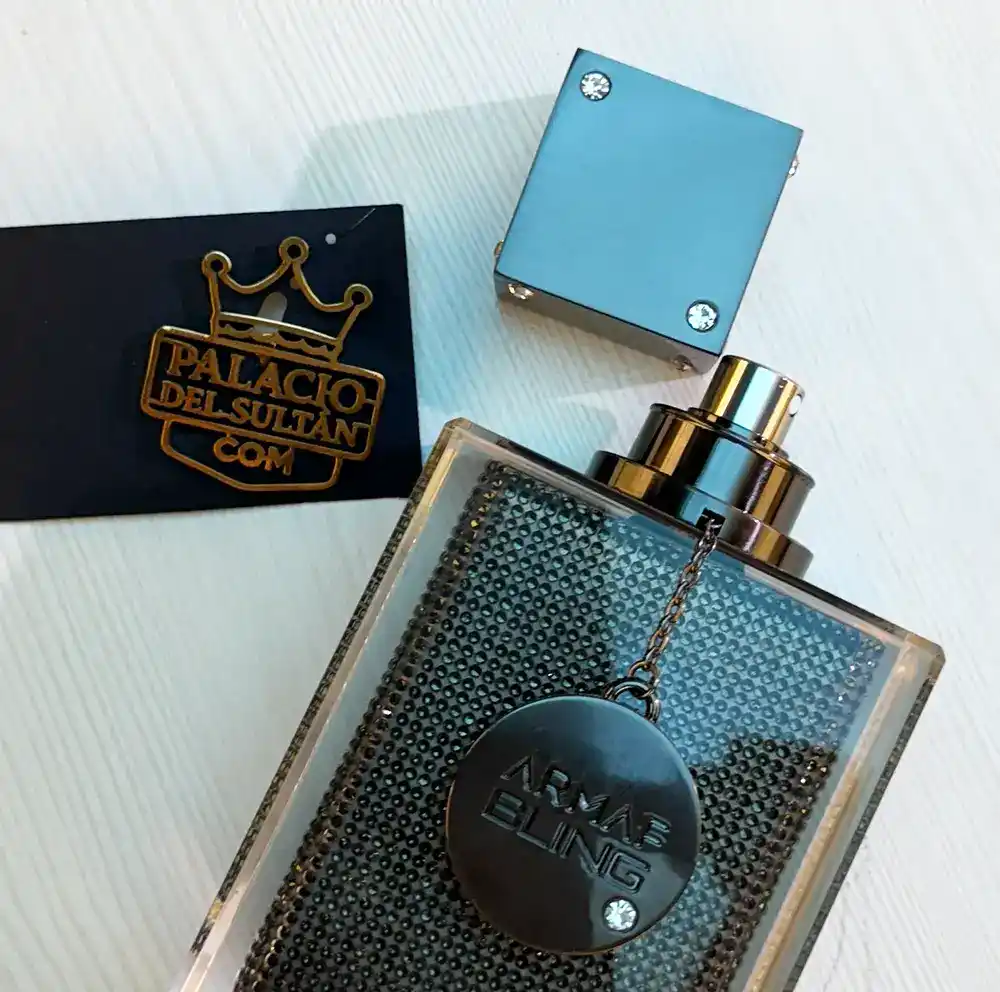 Caja y frasco originales del perfume Club de Nuit Bling
