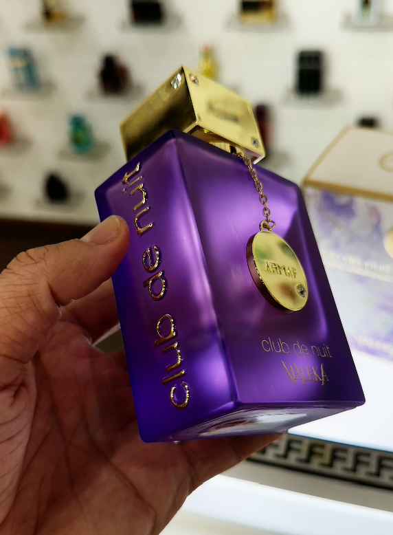 Detalle frontal del frasco Club De Nuit Maleka Eau de Parfum