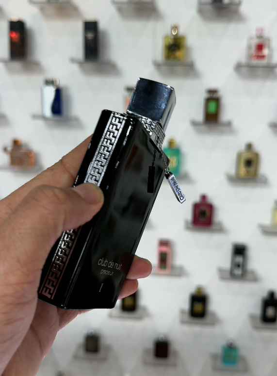 Perfume unisex Club de Nuit Precieux I en presentación original
