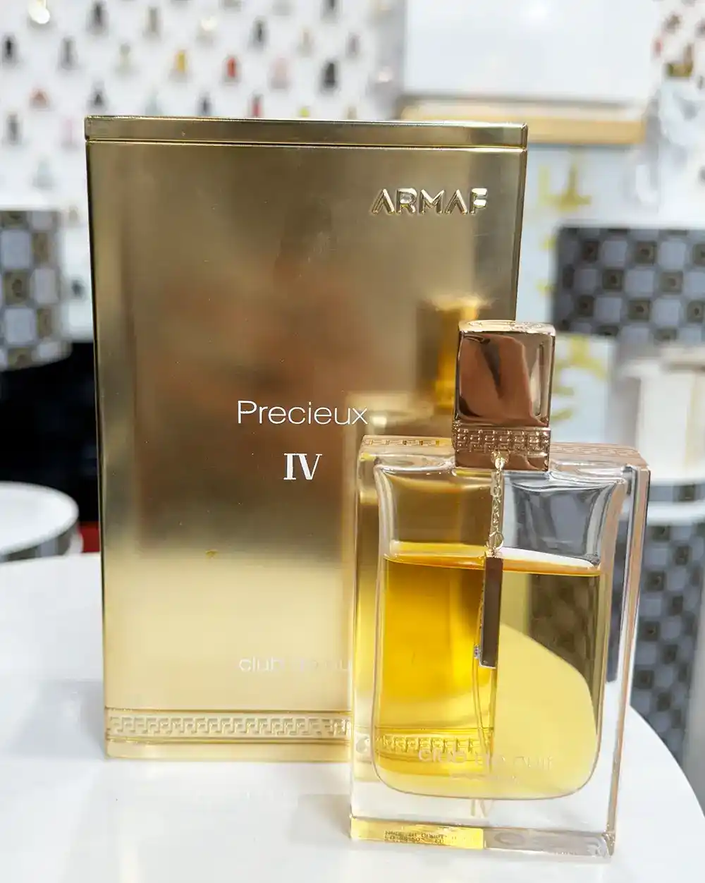 Perfume femenino Club de Nuit Precieux IV en presentación original