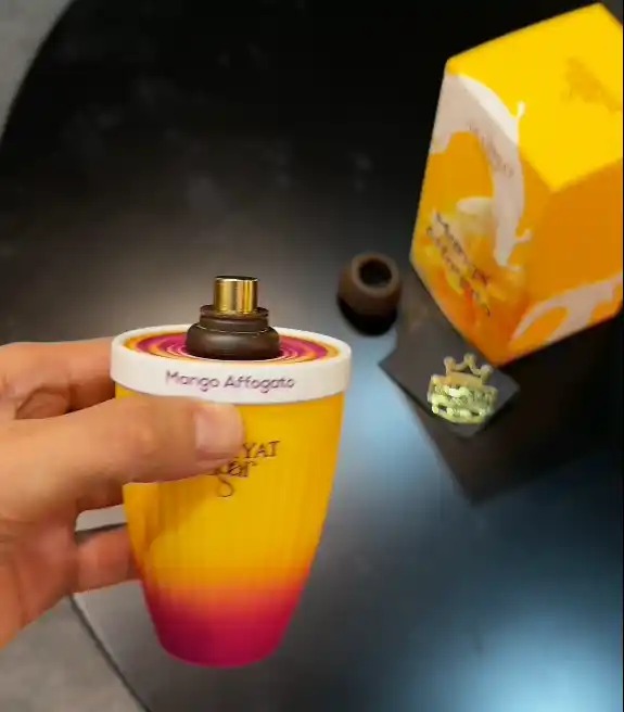 Fragancia oriental especiada con fondo amaderado