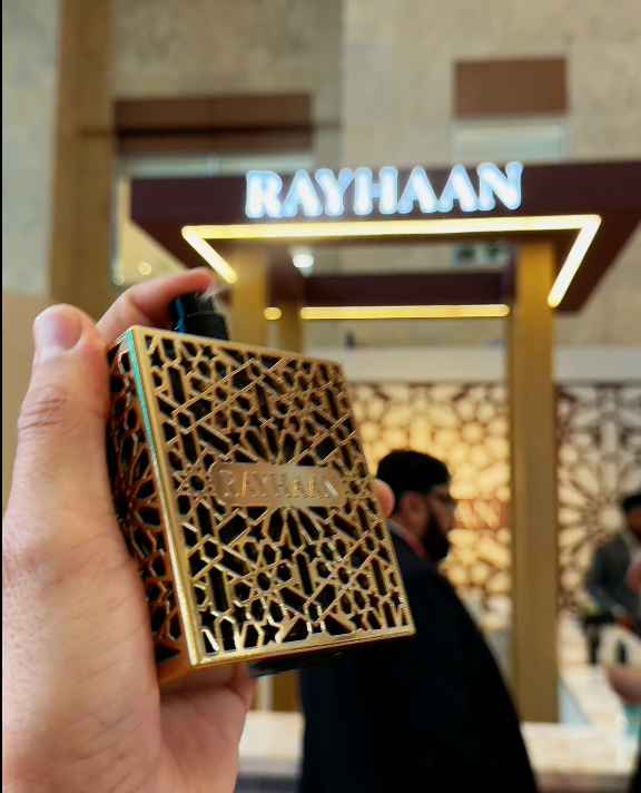 Presentación completa del perfume Rayhaan Elixir con su caja