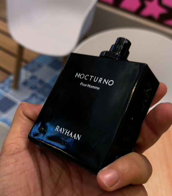 Vista frontal del frasco Rayhaan Nocturno EDP