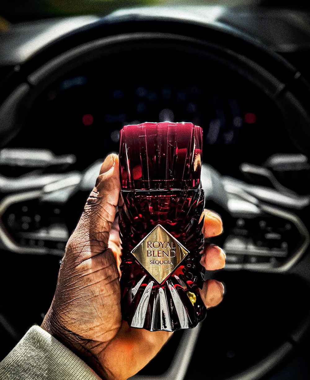 Perfume Royal Blend Sequoia French Avenue frasco rojo con estuche