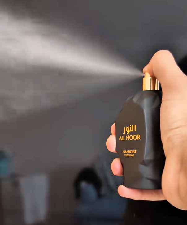 Vista lateral del perfume Al Noor 100 ml