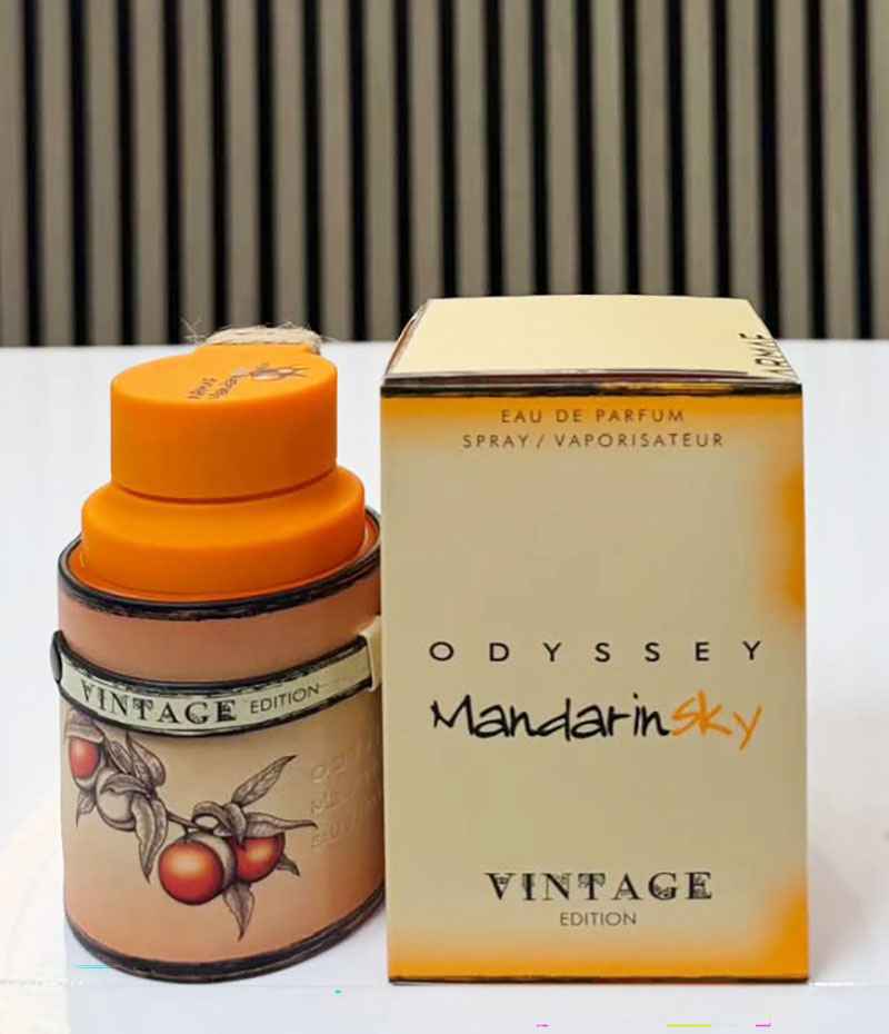Vista frontal del frasco Odyssey Mandarin Sky Vintage Edition