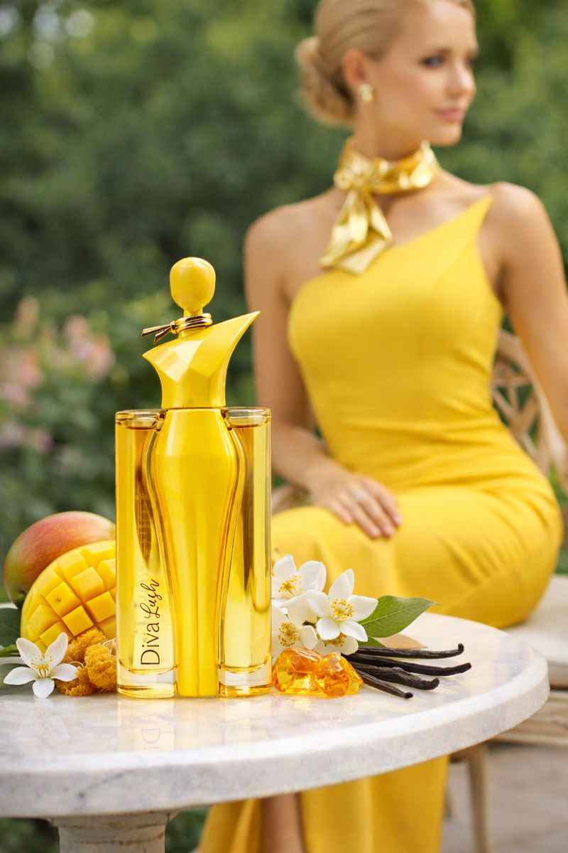 Perfume Diva Lush en ambiente femenino y elegante