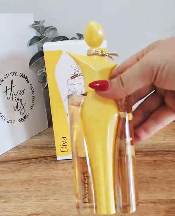 Frasco del perfume Diva Lush Fragrance World para mujer