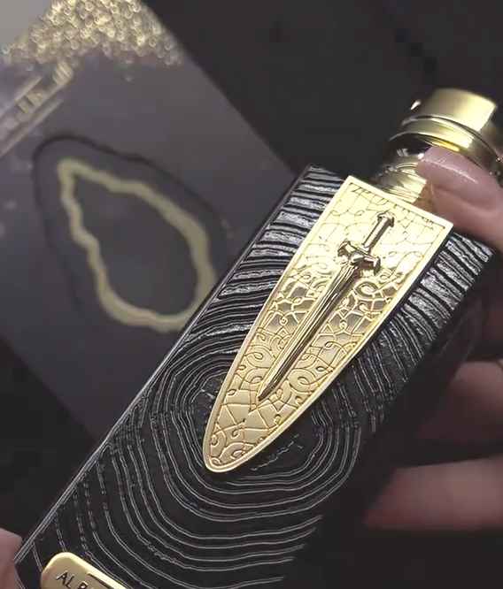 Detalle del frasco Saif Al Batal EDP 100 ml para hombre