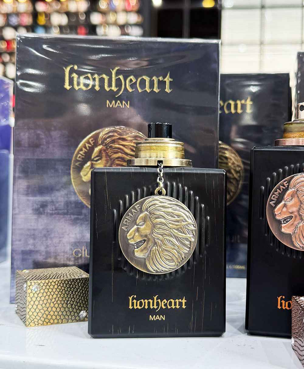 Armaf Lionheart Man caja original y frasco juntos en foto real neutra