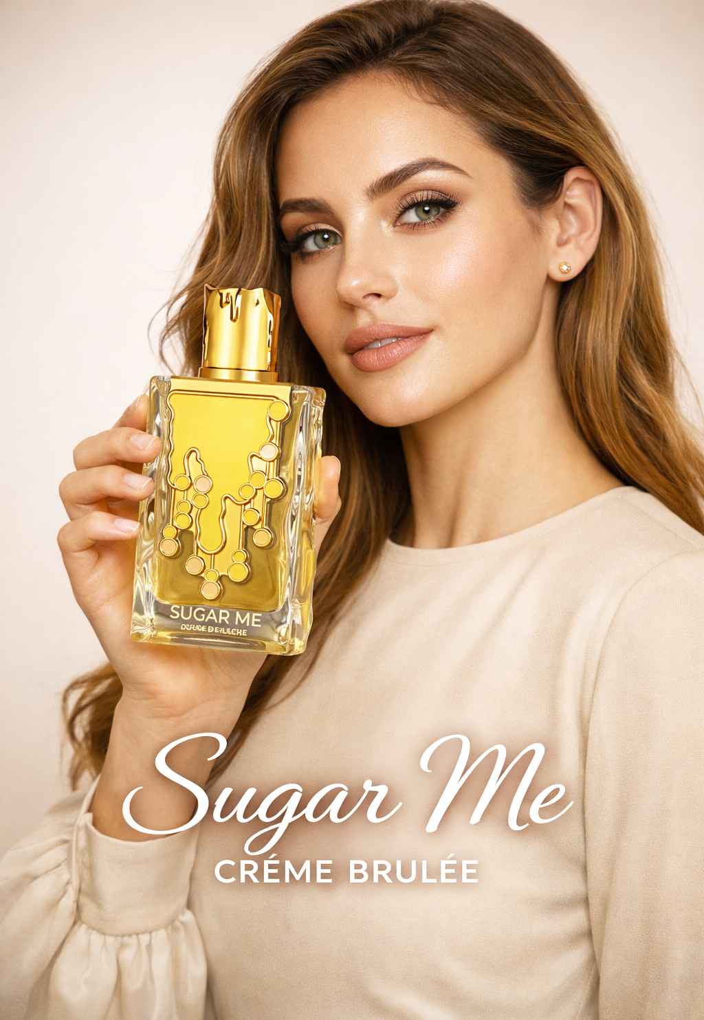 Maison Alhambra Sugar Me Crème Brûlée perfume con modelo en escena lifestyle elegante