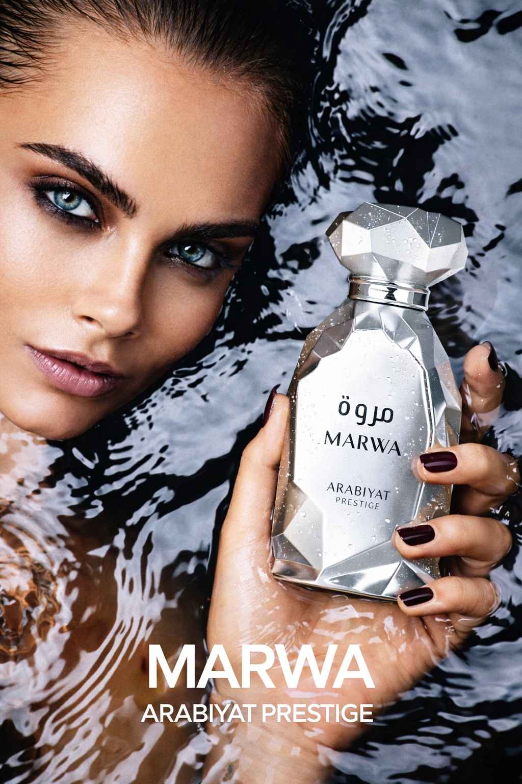 Arabiyat Prestige Marwa conjunto de caja y perfume original en una fotografía real de catálogo profesional