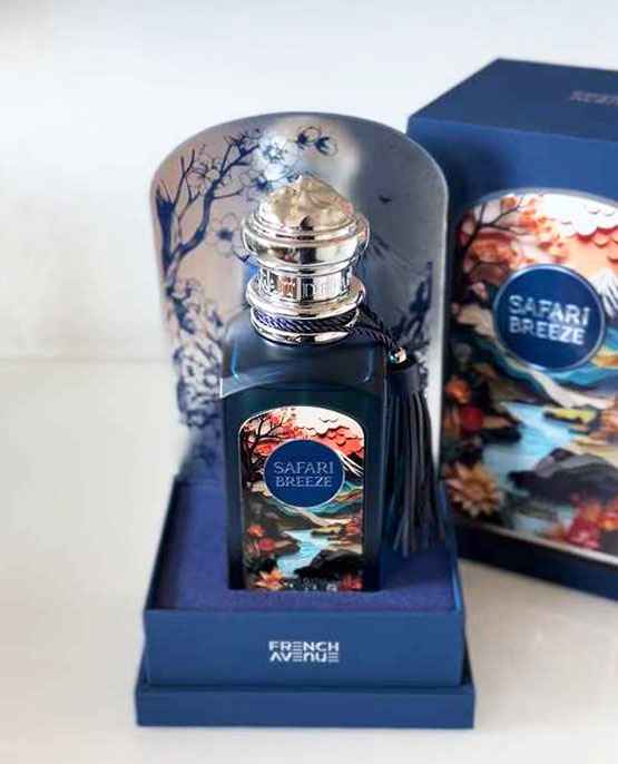French Avenue Safari Breeze frasco y caja en fotografía real de estudio