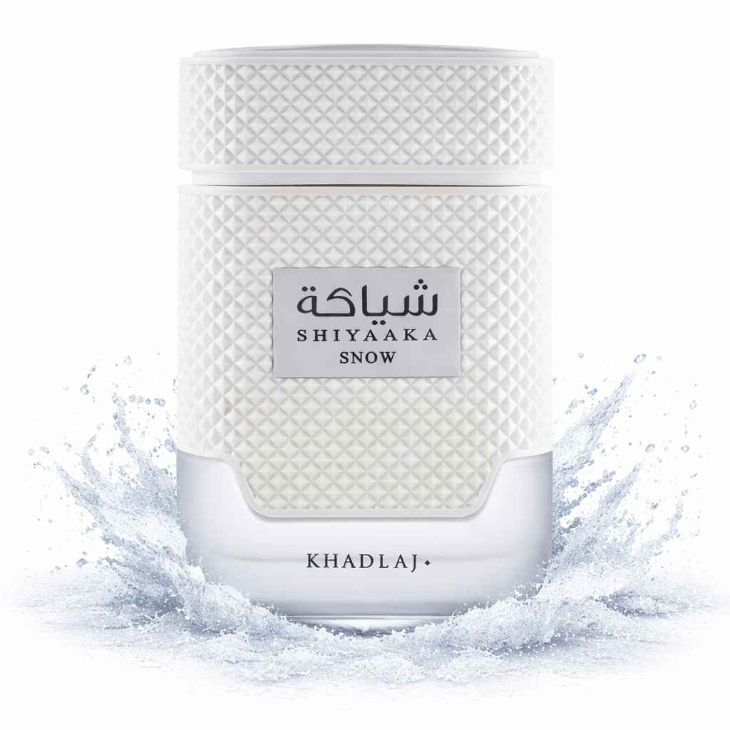 Khadlaj Shiyaaka Snow frasco con splash de líquido en movimiento sobre fondo limpio