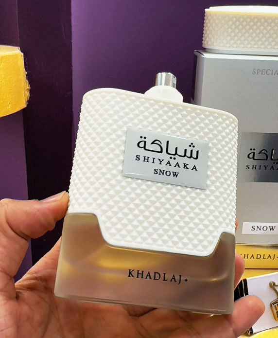 Khadlaj Shiyaaka Snow caja y frasco originales en fotografía real de producto