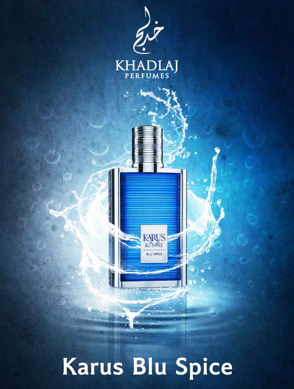 Khadlaj Karus Blu Spice perfume con modelo en ambiente interior moderno
