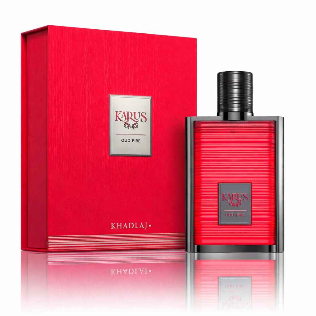 Khadlaj Karus Oud Fire caja original y frasco sobre fondo blanco
