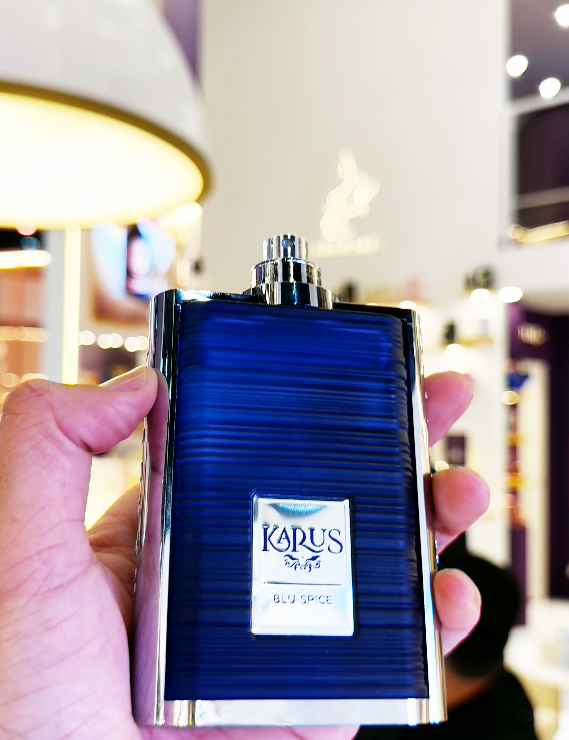 Khadlaj Karus Blu Spice detalle del pulverizador en primer plano