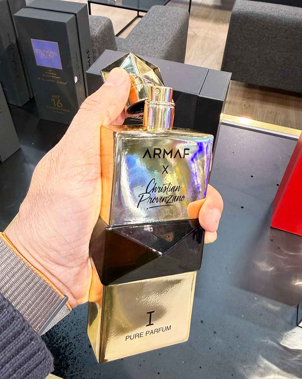 Armaf Christian Provenzano I detalle del tapón y cristal del frasco