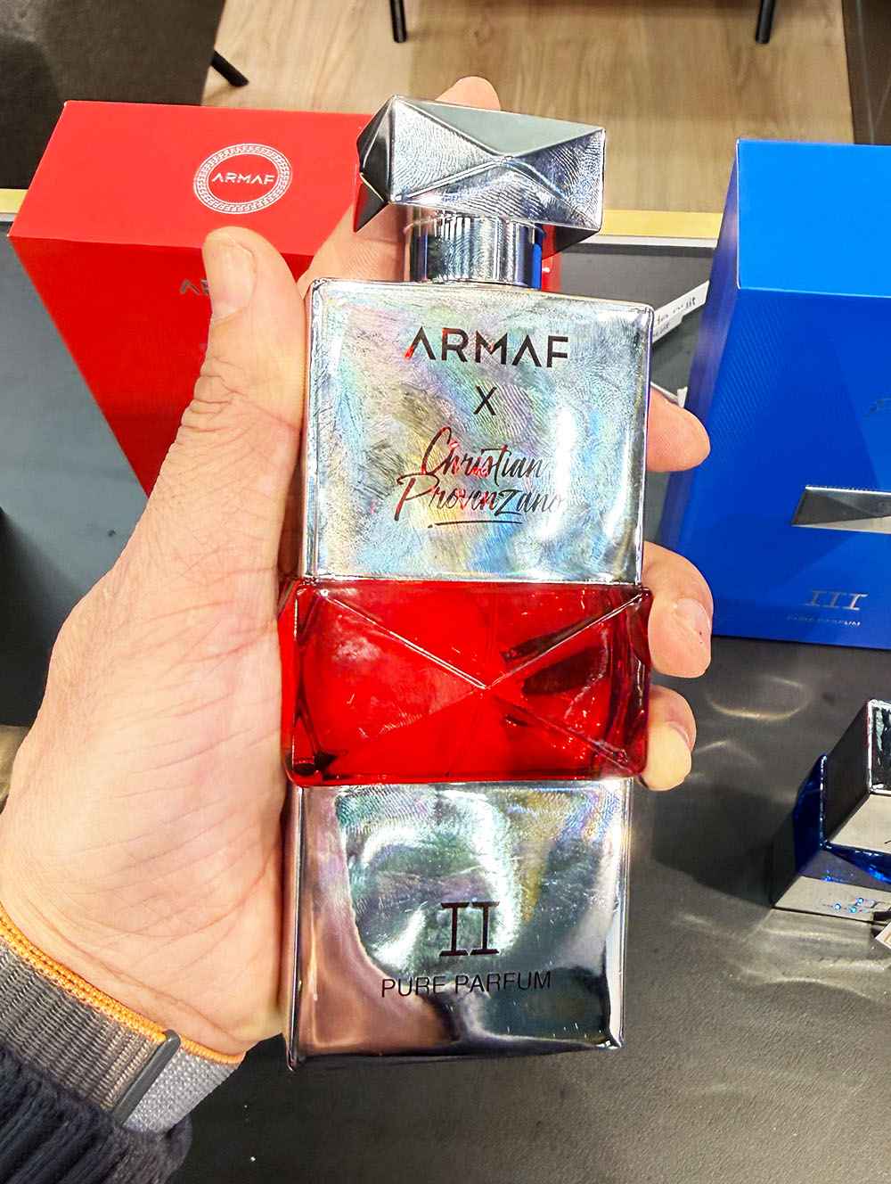 Armaf Christian Provenzano II detalle del tapón y acabado del frasco