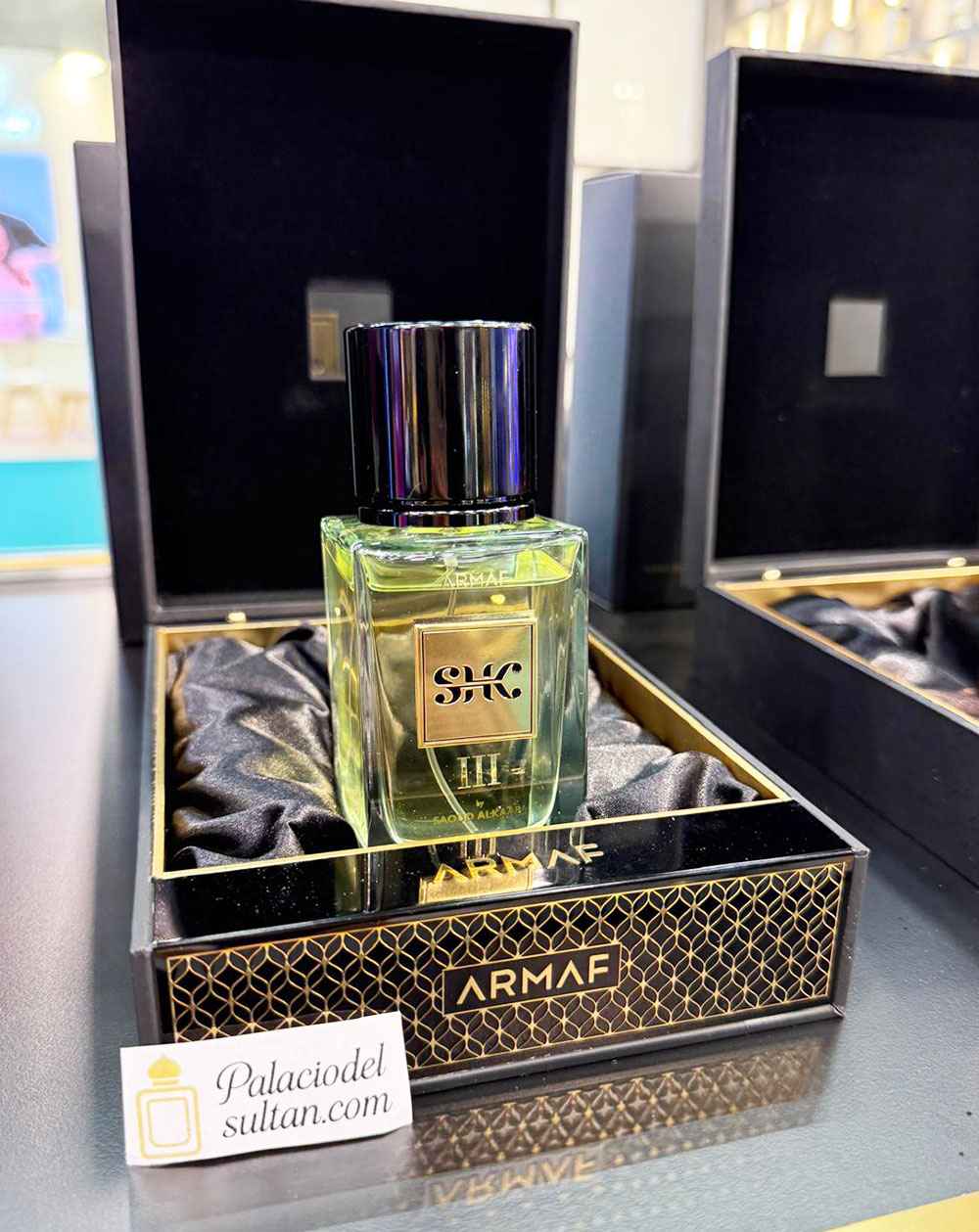 armaf shk iii perfume en mano mostrando uso real