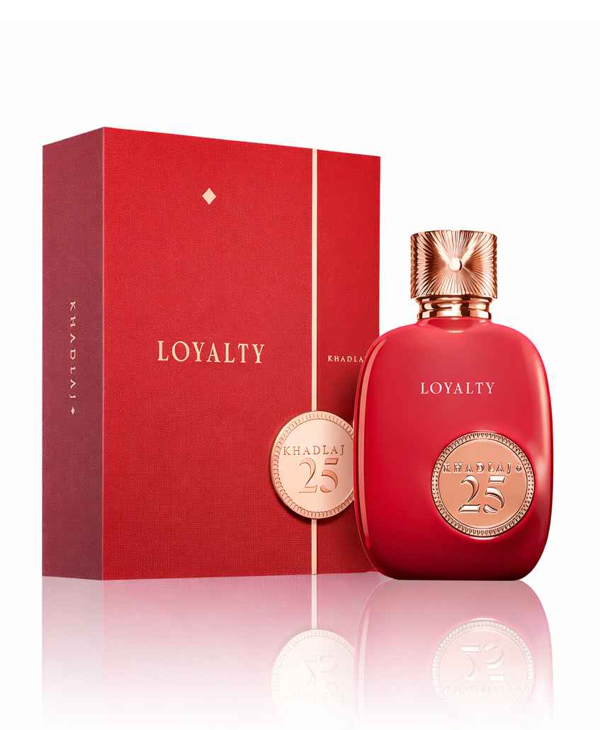 Khadlaj 25 Loyalty frasco con caja sobre fondo blanco con reflejo limpio
