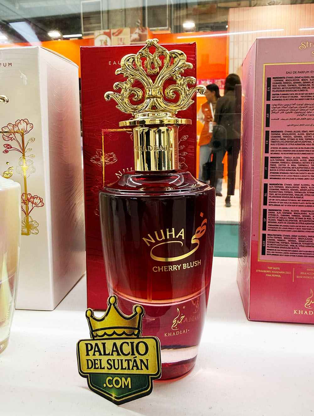 Khadlaj Strawberry Shake imagen real del perfume mostrando tamaño y diseño completo
