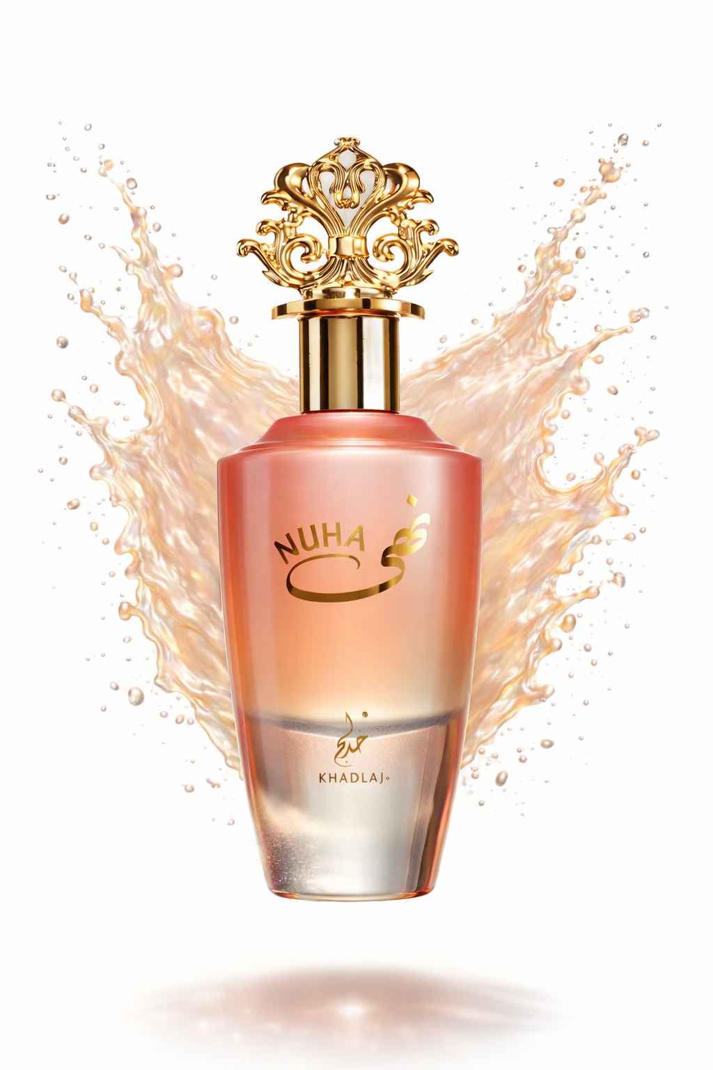 Khadlaj Nuha frasco con splash cremoso y líquido en movimiento sobre fondo claro
