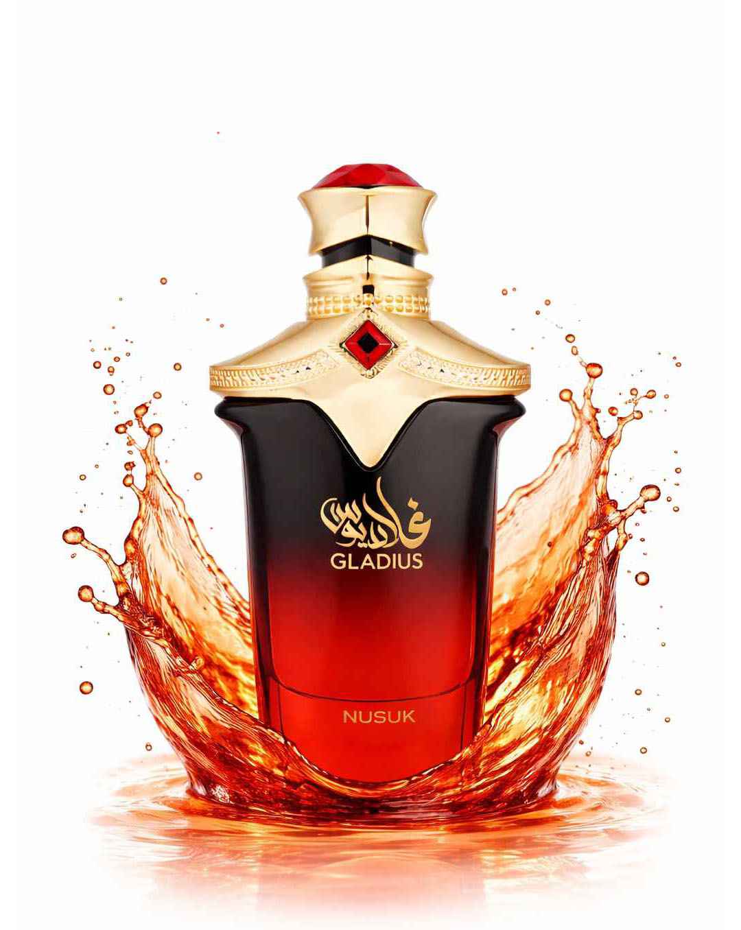 Nusuk Gladius frasco con splash cítrico y salpicadura en movimiento sobre fondo claro
