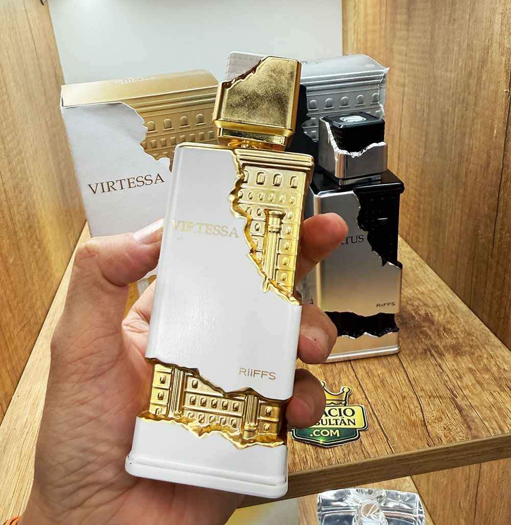 Detalle del perfume Virtessa Riiffs en mano mostrando diseño del frasco
