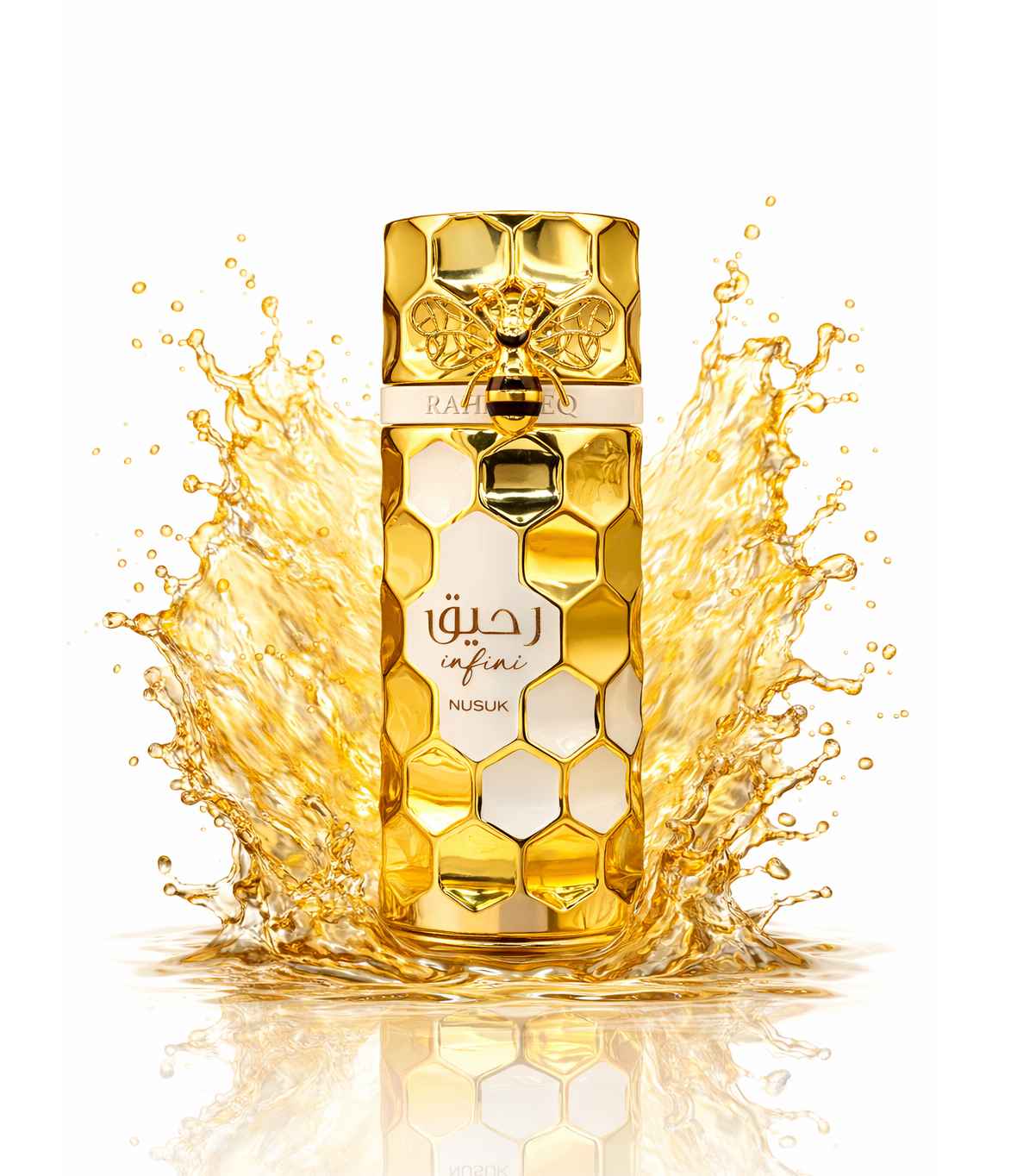 Perfume Raheeq Infini Nusuk con splash dorado cremoso sobre fondo blanco elegante