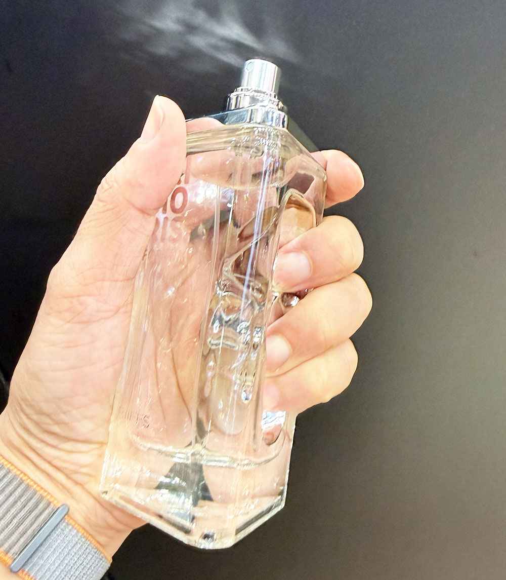 Detalle del frasco Riiffs Primoris con acabado premium y diseño sofisticado