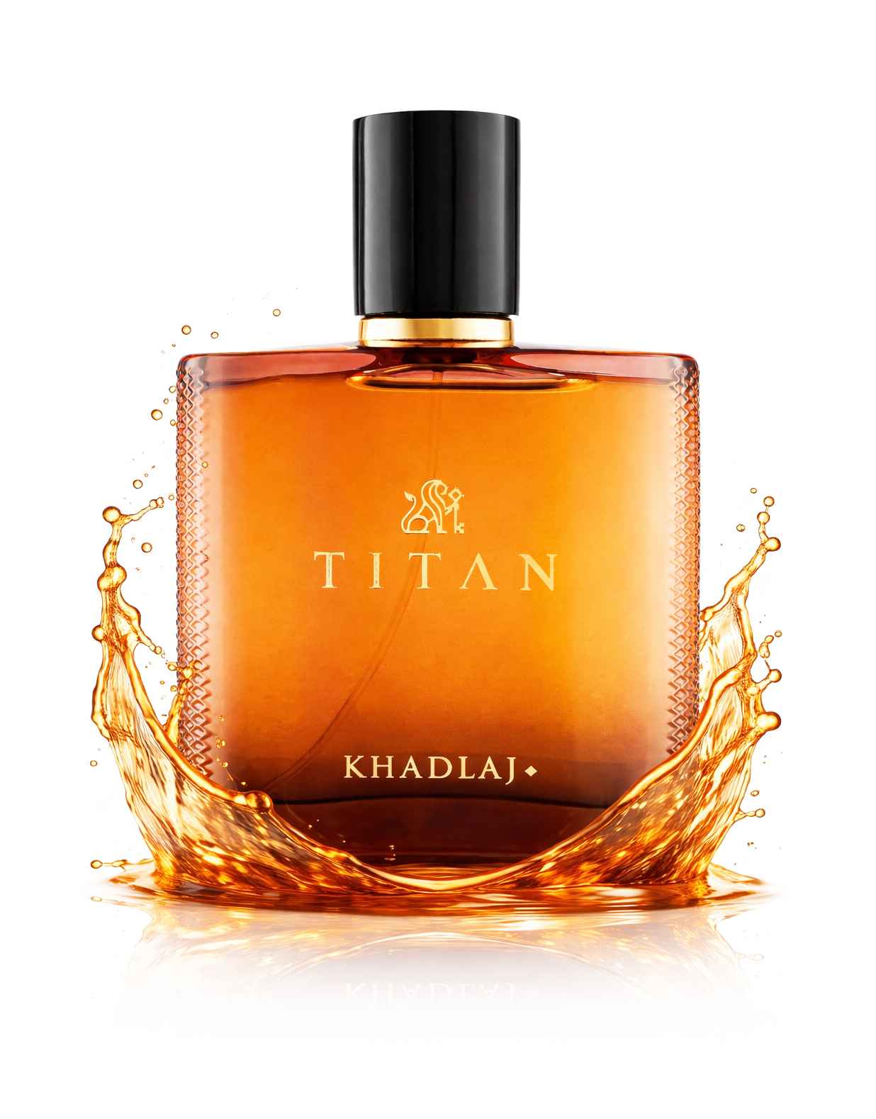 Khadlaj Titan frasco con líquido en movimiento y estela cálida de tono ámbar