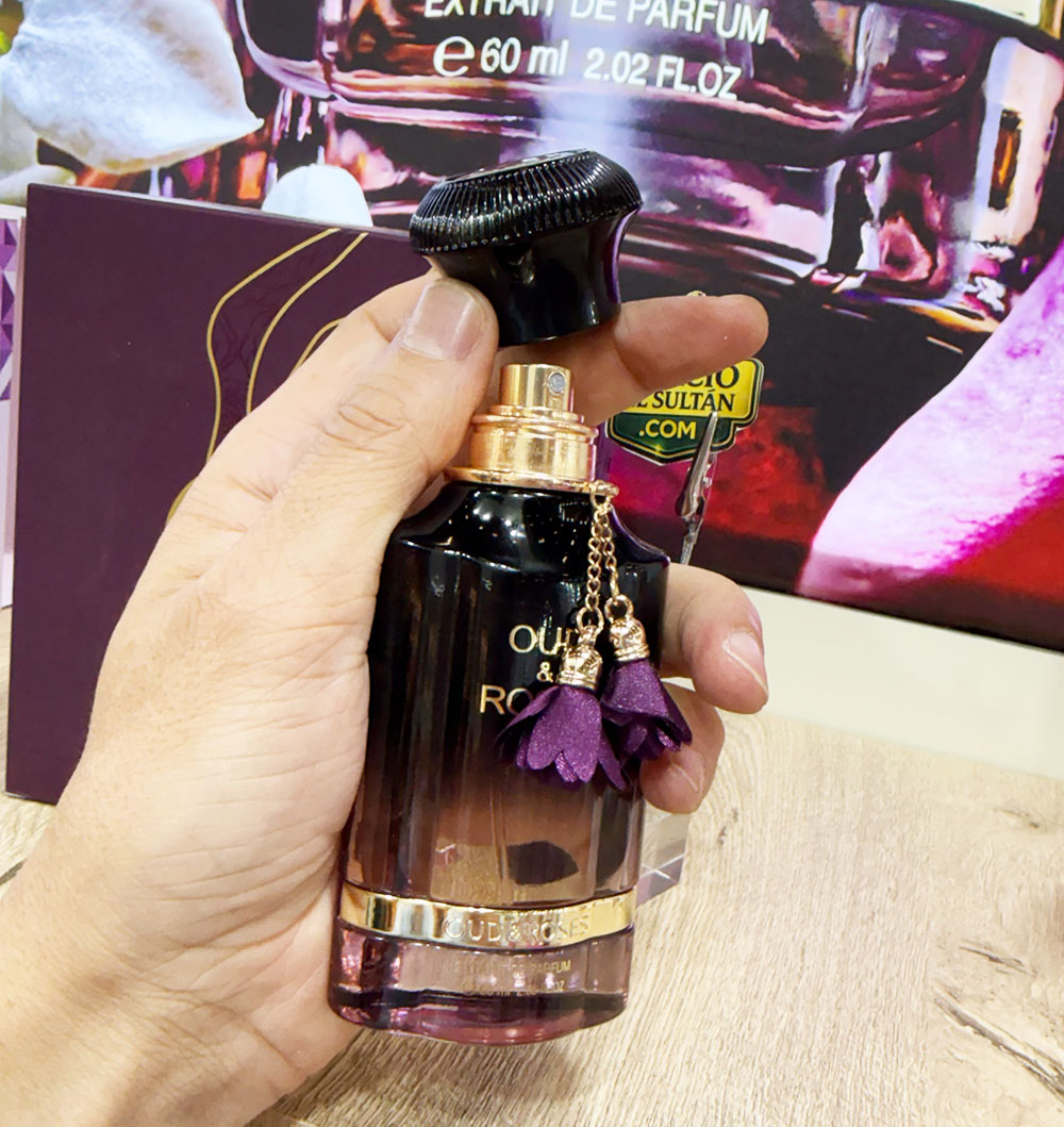 Perfume Oud & Roses con rosa turca e incienso elegante