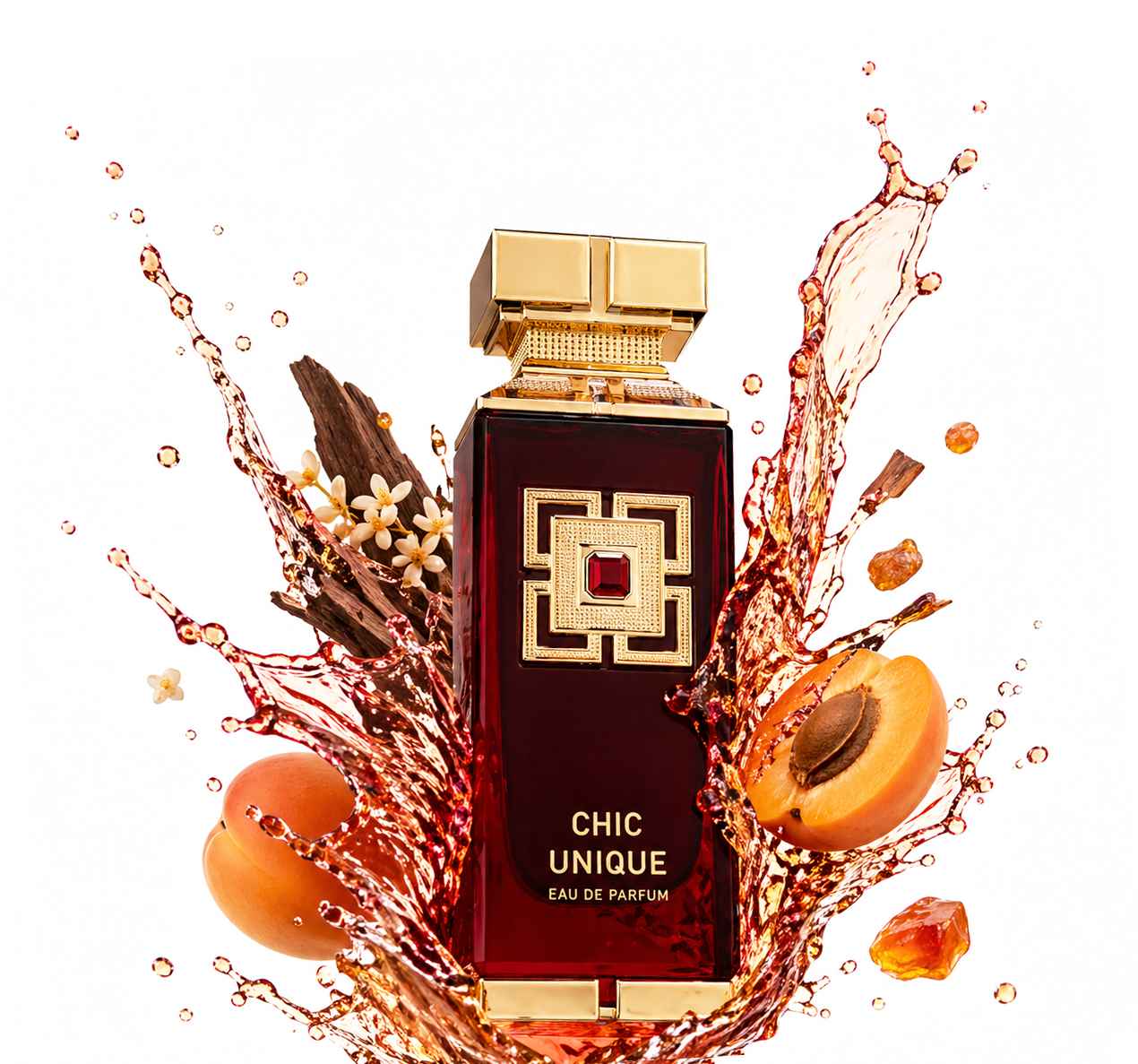 Fragrance World Chic Unique frasco con líquido en movimiento sobre fondo blanco limpio
