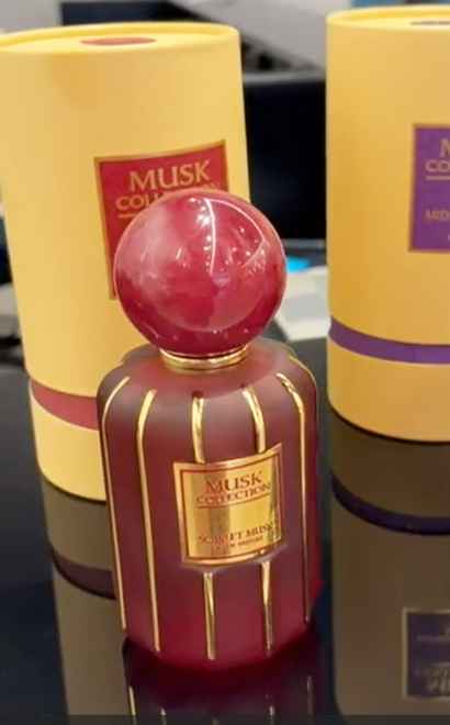Caja y frasco de Flavia Musk Collection Scarlet Musk mujer