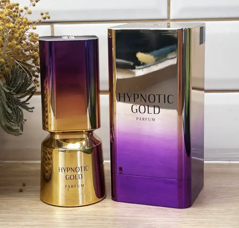 Hypnotic Gold French Avenue acompañado de vainilla y tonos dorados