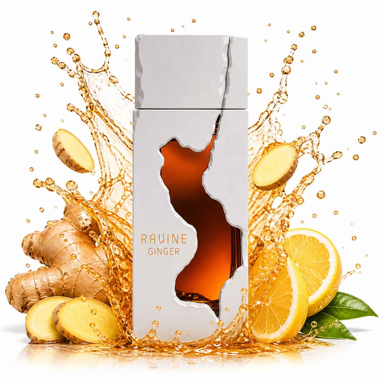 French Avenue Ravine Ginger perfume con líquido en movimiento creando efecto splash sobre fondo blanco