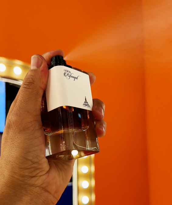 Fragancia cálida inspirada en perfumes nicho con vainilla y madera seca