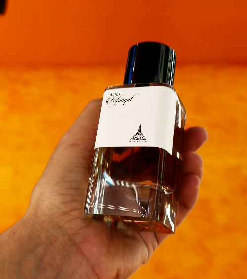 Rifaaqat EDP perfume árabe sofisticado con perfil cálido y envolvente