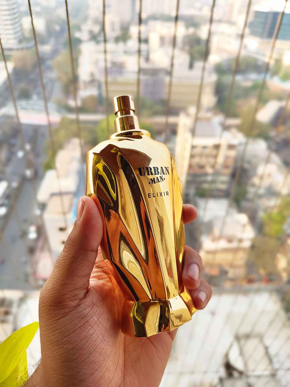 Fragrance World Urban Man Elixir uso nocturno ambiente elegante masculino