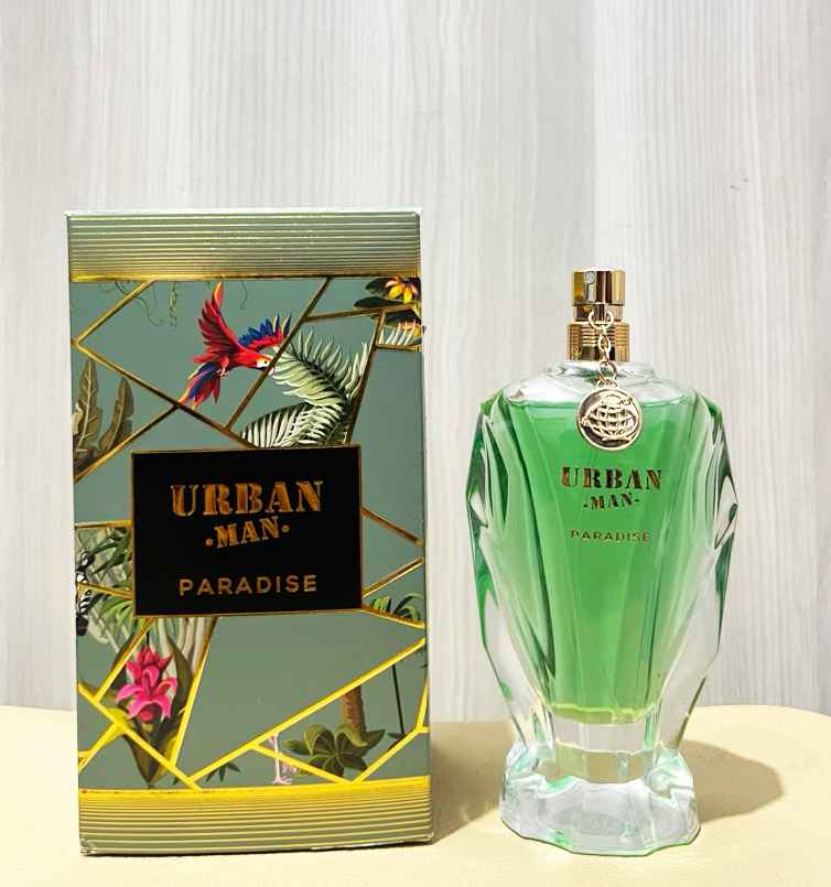Fragrance World Urban Man Paradise vista cercana de pulverizador con sensacion fresca limpia y ligera