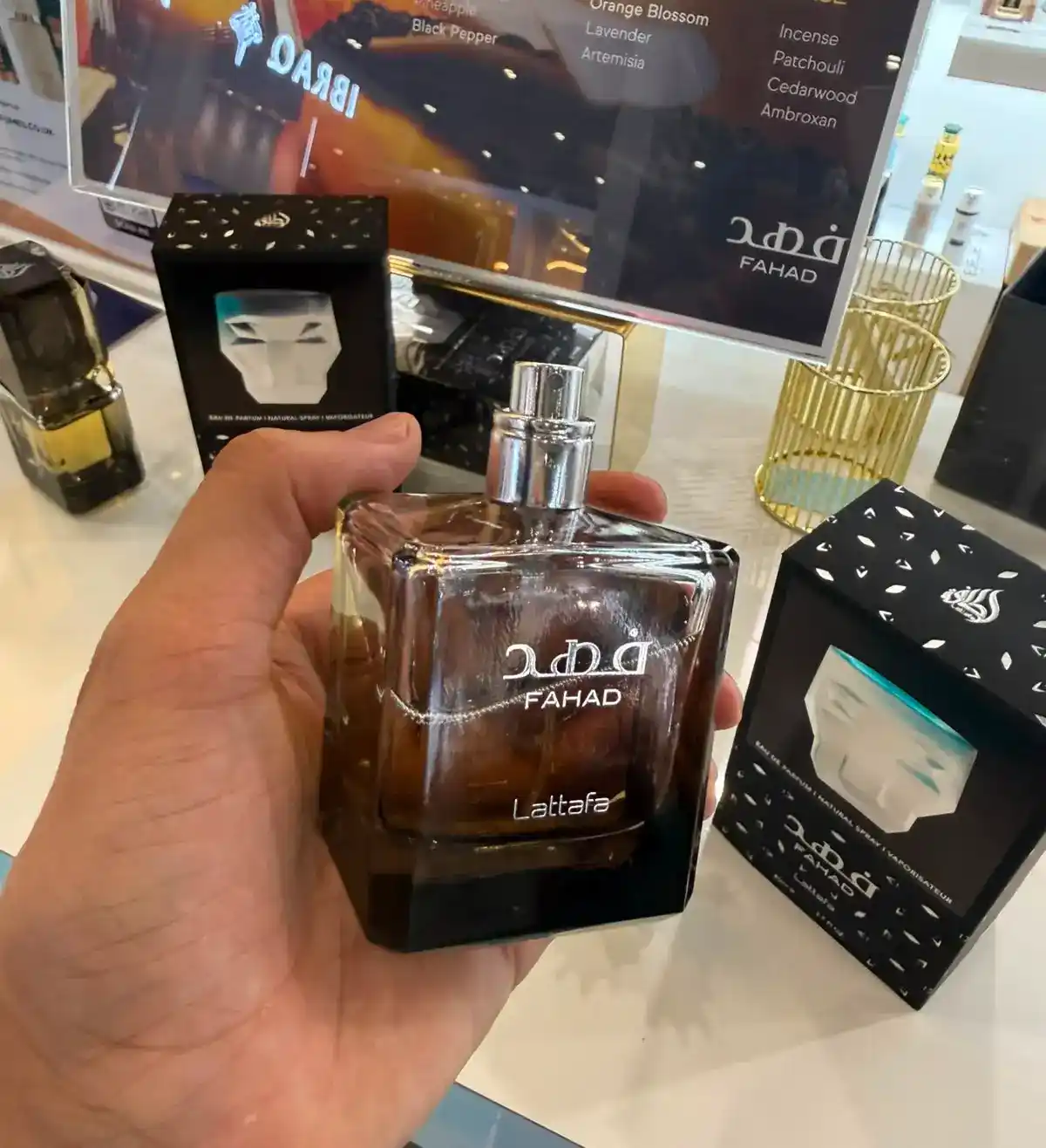 Composición premium de Lattafa Fahad inspirada en la elegancia masculina