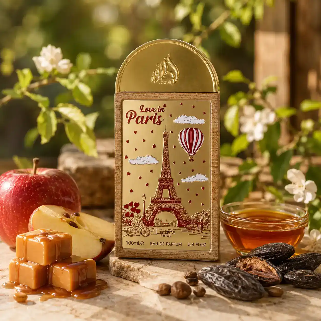 Lattafa Pride Love in Paris rodeado de manzana caramelizada y notas gourmand naturales.