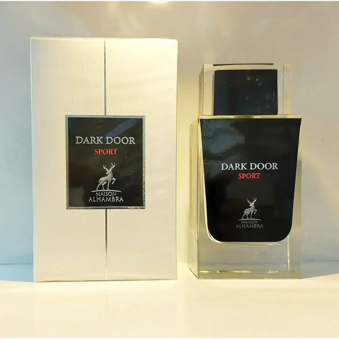 Vista frontal de Maison Alhambra Dark Door Sport.