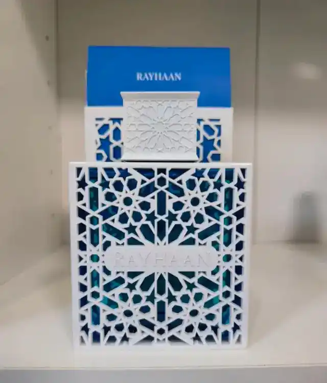 Presentación premium de Rayhaan Azul destacando su diseño inspirado en el agua.